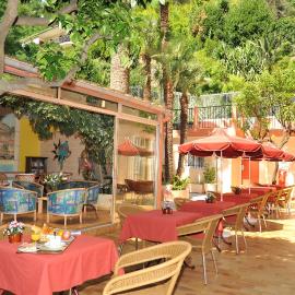Hotel Menton Riviera, хотел в Мантон
