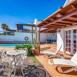 Villa Tías, hotel u gradu Tijas
