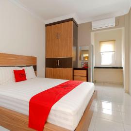 RedDoorz Plus near Palembang Square Mall, hotel in Palembang