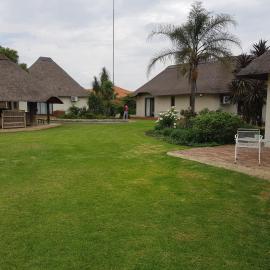 12 On Vaal Drive Guest Lodge, hotel in Vanderbijlpark