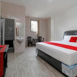 RedDoorz Plus near RS Royal Prima Medan