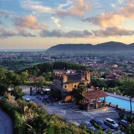 Ippotur Medieval Resort: Castelnuovo Magra'da bir otel