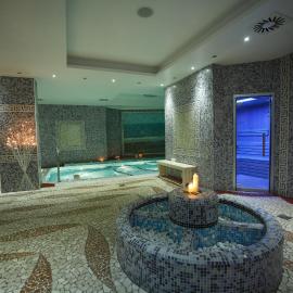 Grand Hotel Paradiso โรงแรมในกาตันซาโร ลีโด