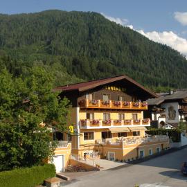 Hotel Garni Tannenhof, hotel in Flachau
