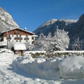 Hotel Des Roses – hotel w mieście Antey-Saint-André