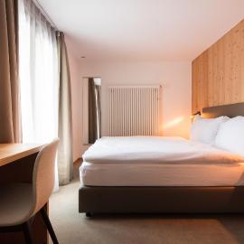 Hotel Continental، فندق في زيرمات