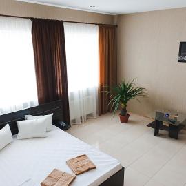 Hotel 8th Mile, hótel í Dnepropetrovsk