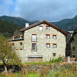 Apartamentos Estop, hotel in Sahun