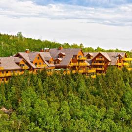 Sacacomie Hôtel et Spa, хотел в Сен-Алексис-де-Мон