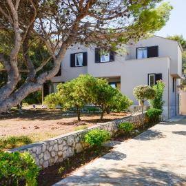 Captain's Beach House, hotel i Sušica