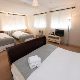 Connemara Lake Hotel, hotel em Oughterard