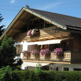 Ferienhaus Alpenzauber, hotel in Krün