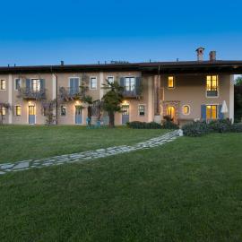 Cascina Arcangelo Raffaele, hotel u gradu Verduno