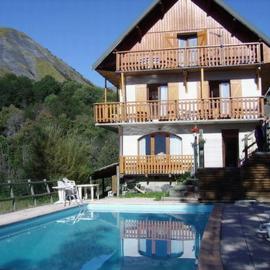 Le Clos De Cluny, hotel u gradu Saint-Sorlin-dʼArves