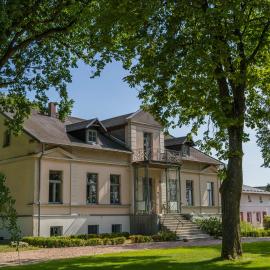Gutshof Groß Behnkenhagen، فندق في Groß Behnkenhagen