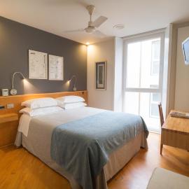 Hotel Zarampallo، فندق في أورينس