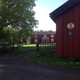 Bull-August gård vandrarhem/hostel, hotel i Arholma