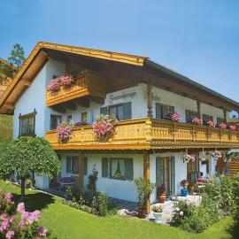 Ferienwohnung Bergfrieden, hotell i Krün