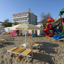 Hotel Rex, hotelli kohteessa Senigallia