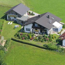 Ferienhaus und Ferienwohnungen Holzapfel Geiersthal, hotel a Geiersthal