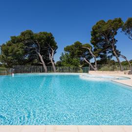 Madame Vacances Domaine du Provence Country Club Service Premium, hotel in Saumane-de-Vaucluse