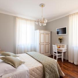 Il Portico Camere e Caffè - centro Città, Hotel in Savignano sul Rubicone