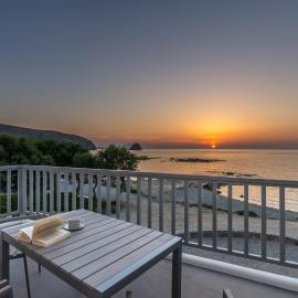 Milos Waves Luxury Apartments, hotell i Pollonia