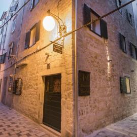 Apartments Nove Crkve, hotel din Šibenik