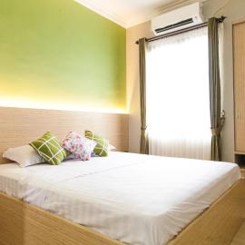 Azzahra Guest House Syariah near Juanda, hotel in Sidoarjo