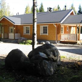 Kuusitorppa, hotel in Varpaisjärvi