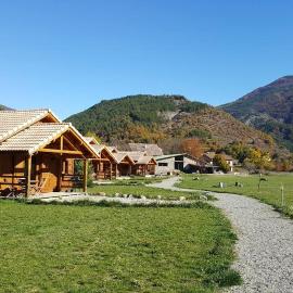 Domaine De Malcor Adult et enfants à partir de 12 ans - nous contacter, hotel in Jarjayes