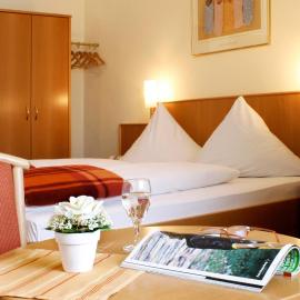 Hotel Rose Heidelberg inklusive Frühstück, Saunanutzung und Parkplätze nach Verfügbarkeit, hotell i Heidelberg