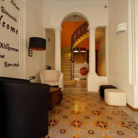 Corner Hostel, hotel di Sliema