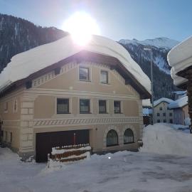 Haus am Brunnen