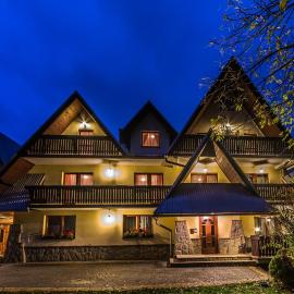 Dom Wypocz Pod Litwinką Apartamenty – hotel w mieście Białka Tatrzanska