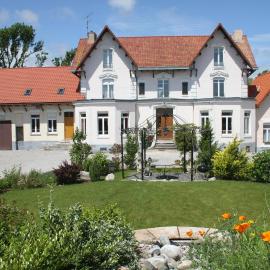 Au grand saule – hotel w mieście Les Attaques