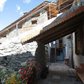 Viesnīca Nido di montagna relax e natura a Peroulaz pilsētā Charvensod