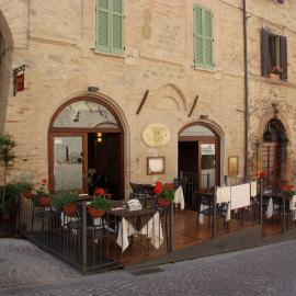 Oro Rosso Hotel Ristorante, hotel a Montefalco