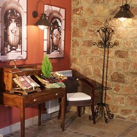Hostal Los Canteros، فندق في Golmayo