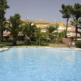 Magnífico adosado de esquina con vistas al golf playas Islantilla، فندق في إسلانتييّا