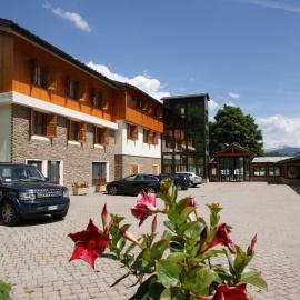 Hotel Europa, hotel u gradu Bardonekja