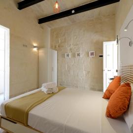 Lovely House Private Rooms by Vallettastay, מלון בולטה