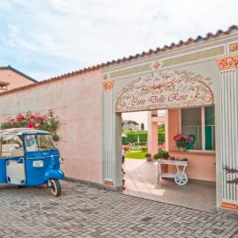 Residence Corte Delle Rose, hotel v destinaci Garda