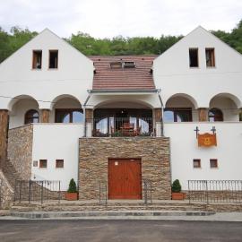 Penzión Kállai a Vináreň, hotel u gradu Fiľakovo