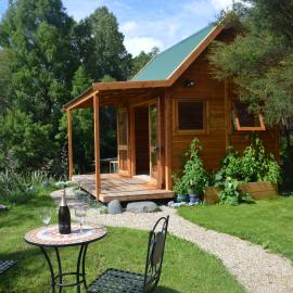 Sunrise Cabin at First Light Rangihaeata Retreat, hotel in Takaka