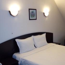 Hotel Enchevi, hotel em Kirkovo