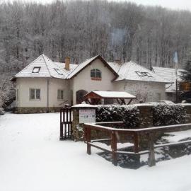 Hudi-Lak Vendégház, Hotel in Háromhuta