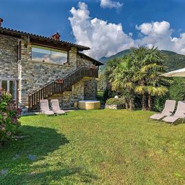 Casa Cinzia, hotel v destinaci Gravedona