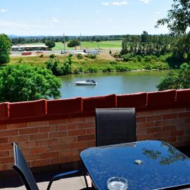 Windsor River View Inn، فندق في وندسور
