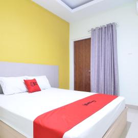 RedDoorz near Museum Keraton Surakarta